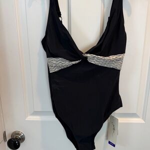 Gottex One-Piece Bathing Suit. Black with detailed twist. Size 8